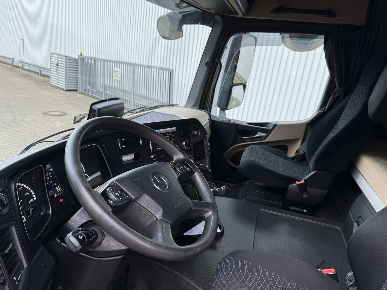 Mercedes-Benz Actros 2545 L 6x2 Actros 2545 L 6x2/46, Retarder, Lenk-/Liftachse, StreamSpace, Navi - Camion cu cârlig: Foto 3 Mercedes-Benz Actros 2545 L 6x2 Actros 2545 L 6x2/46, Retarder, Lenk-/Liftachse, StreamSpace, Navi - Camion cu cârlig: Foto 3