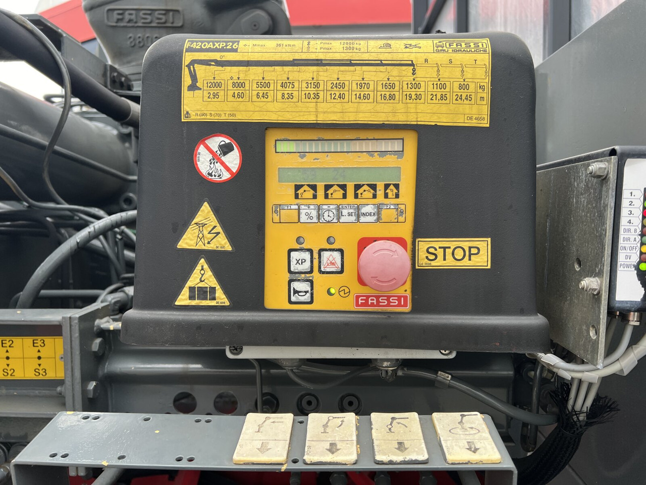 Mercedes-Benz Actros 3346 AK 6x6 Actros 3346 AK 6x6, 134t Anhängelast WSK, Heckkran Fassi F420AXP.26, Funk, Winde - Camion cu macara: Foto 2 Mercedes-Benz Actros 3346 AK 6x6 Actros 3346 AK 6x6, 134t Anhängelast WSK, Heckkran Fassi F420AXP.26, Funk, Winde - Camion cu macara: Foto 2