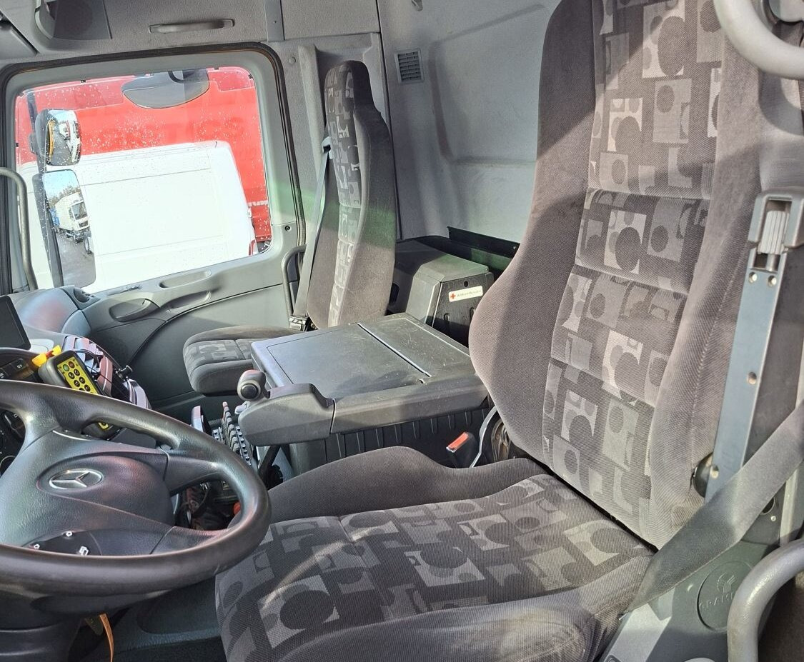 Mercedes-Benz Actros 4146 K 8x4/4 Actros 4146 K 8x4/4, Retarder, Kran Hiab XS 477 E-7 HiPro, Flyjib, Seilwinde, Funk - Camion cu cârlig, Camion cu macara: Foto 3 Mercedes-Benz Actros 4146 K 8x4/4 Actros 4146 K 8x4/4, Retarder, Kran Hiab XS 477 E-7 HiPro, Flyjib, Seilwinde, Funk - Camion cu cârlig, Camion cu macara: Foto 3
