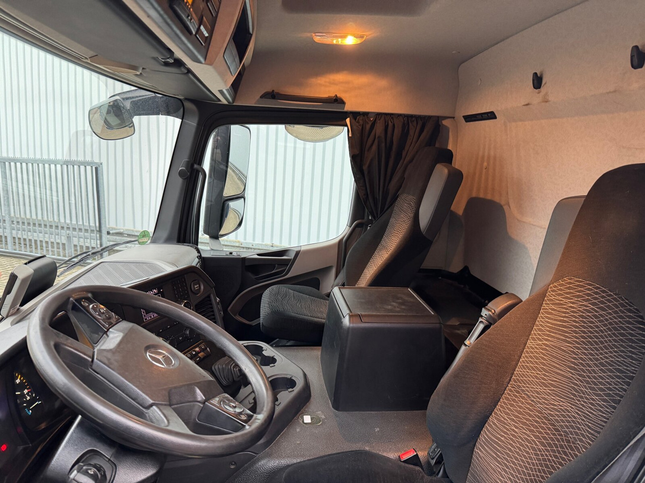 Mercedes-Benz Antos 2540 L 6x2 Antos 2540 L 6x2, Lenkachse, HMF 2110-L3 Heckkran - Camion cu macara, Camion platformă: Foto 4 Mercedes-Benz Antos 2540 L 6x2 Antos 2540 L 6x2, Lenkachse, HMF 2110-L3 Heckkran - Camion cu macara, Camion platformă: Foto 4