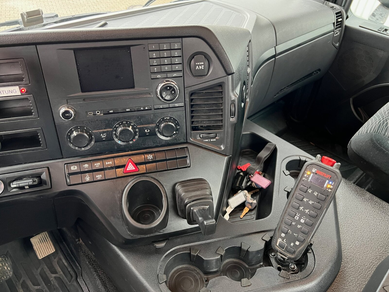 Mercedes-Benz Arocs 1830 K 4x2 Arocs 1830 K 4x2, Funk - Camion container de gunoi: Foto 5 Mercedes-Benz Arocs 1830 K 4x2 Arocs 1830 K 4x2, Funk - Camion container de gunoi: Foto 5