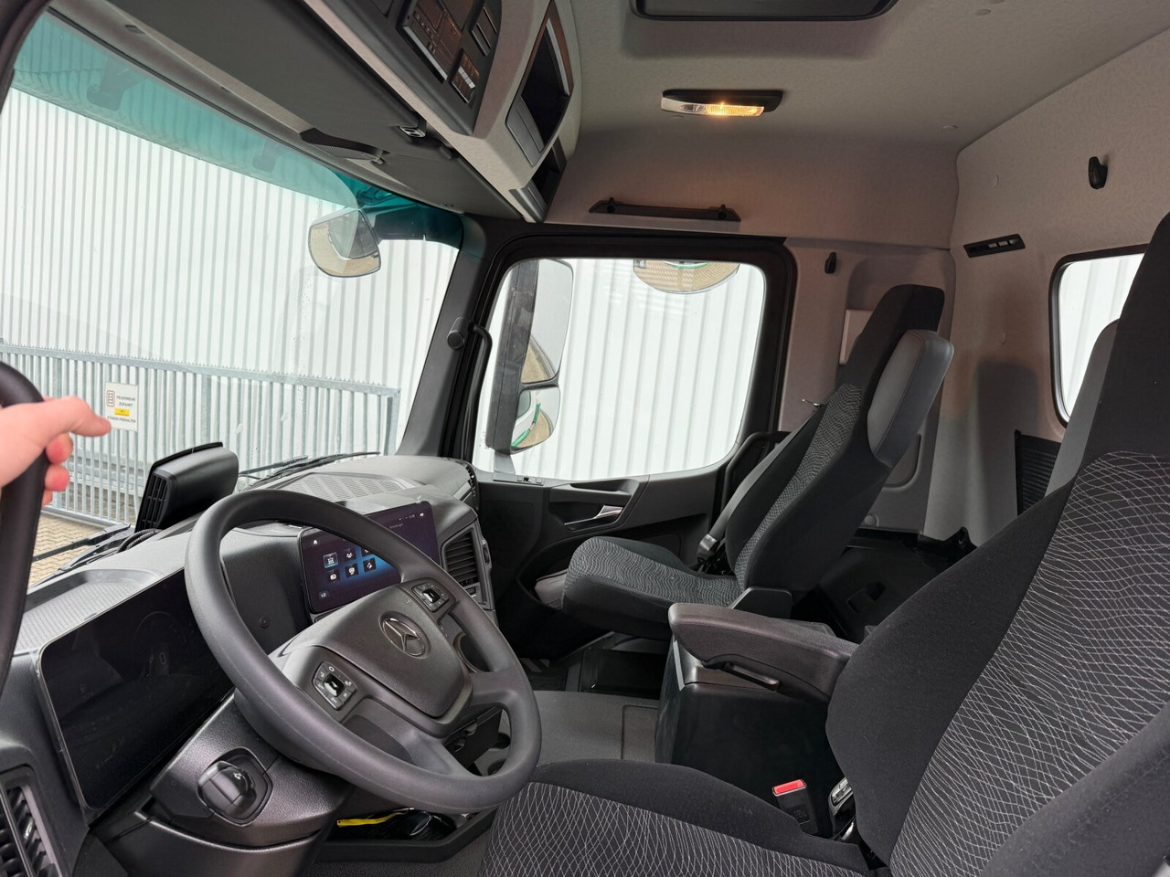 Mercedes-Benz Arocs 1840 K 4x2 Arocs 1840 K 4x2, MultimediaCockpit, Alu-Bordwände, Platz für Kranmontage - Camion basculantă: Foto 5 Mercedes-Benz Arocs 1840 K 4x2 Arocs 1840 K 4x2, MultimediaCockpit, Alu-Bordwände, Platz für Kranmontage - Camion basculantă: Foto 5