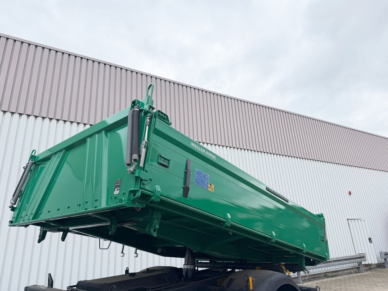 Mercedes-Benz Arocs 1840 K 4x2 Arocs 1840 K 4x2, MultimediaCockpit, Alu-Bordwände, Platz für Kranmontage - Camion basculantă: Foto 2 Mercedes-Benz Arocs 1840 K 4x2 Arocs 1840 K 4x2, MultimediaCockpit, Alu-Bordwände, Platz für Kranmontage - Camion basculantă: Foto 2