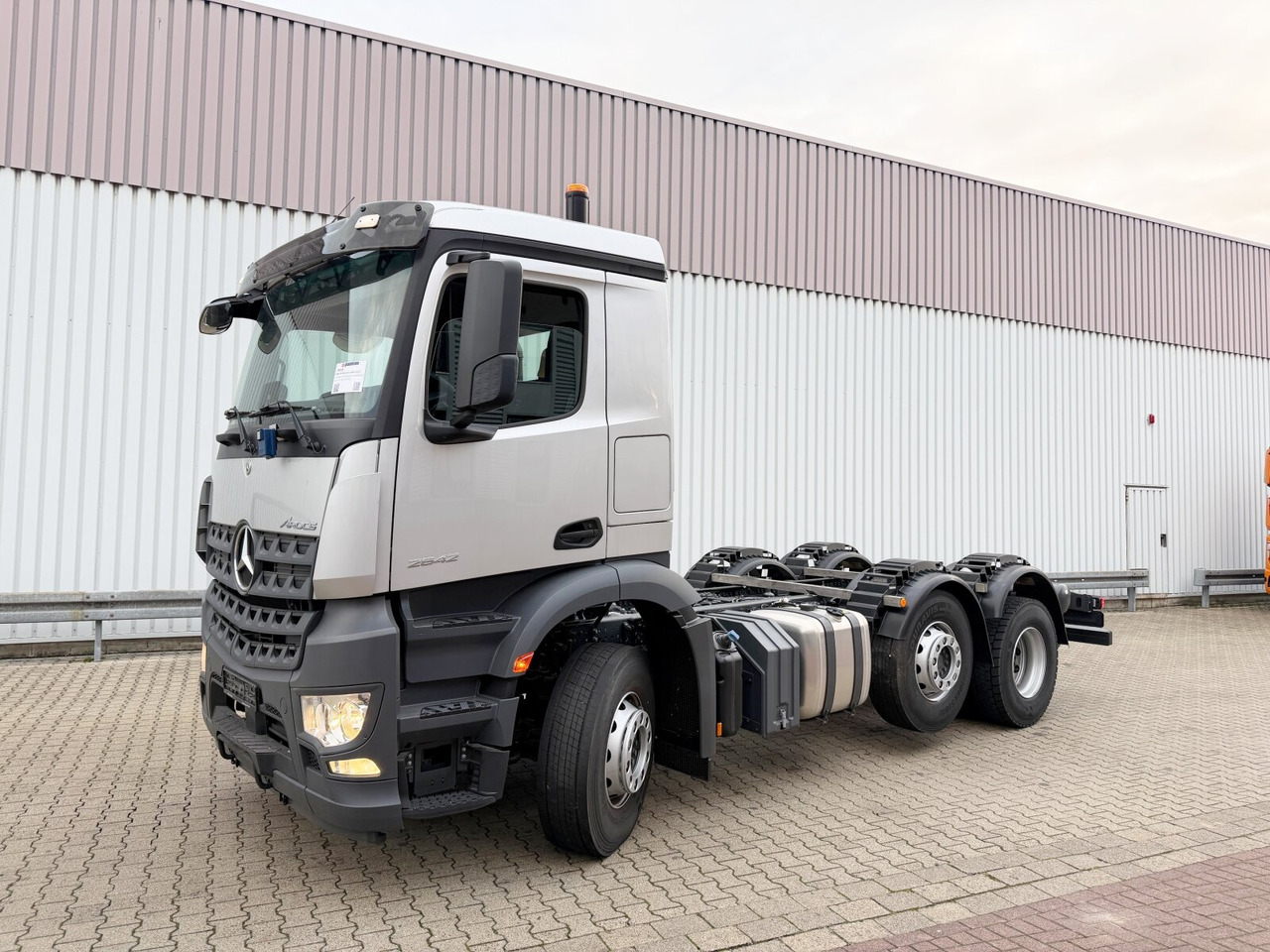 Mercedes-Benz Arocs 2542 L 6x2/4 Arocs 2542 L 6x2/4, Vorlauflenk-/liftachse, Navi, MultimediaCockpit - Camion şasiu: Foto 1 Mercedes-Benz Arocs 2542 L 6x2/4 Arocs 2542 L 6x2/4, Vorlauflenk-/liftachse, Navi, MultimediaCockpit - Camion şasiu: Foto 1