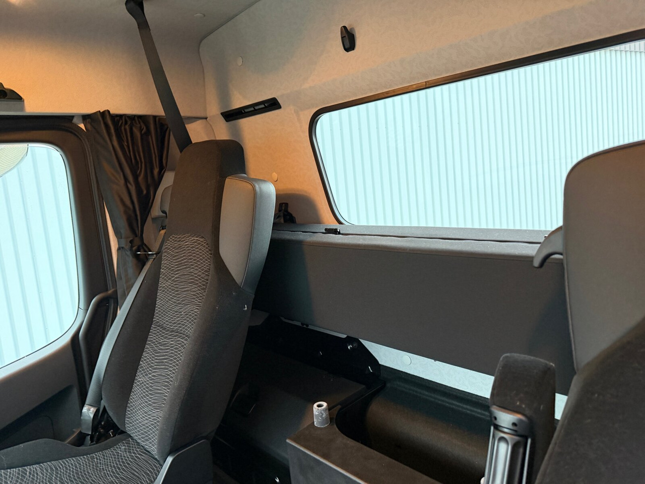 Mercedes-Benz Arocs 2542 L 6x2/4 Arocs 2542 L 6x2/4, Vorlauflenk-/liftachse, Navi, MultimediaCockpit - Camion şasiu: Foto 5 Mercedes-Benz Arocs 2542 L 6x2/4 Arocs 2542 L 6x2/4, Vorlauflenk-/liftachse, Navi, MultimediaCockpit - Camion şasiu: Foto 5