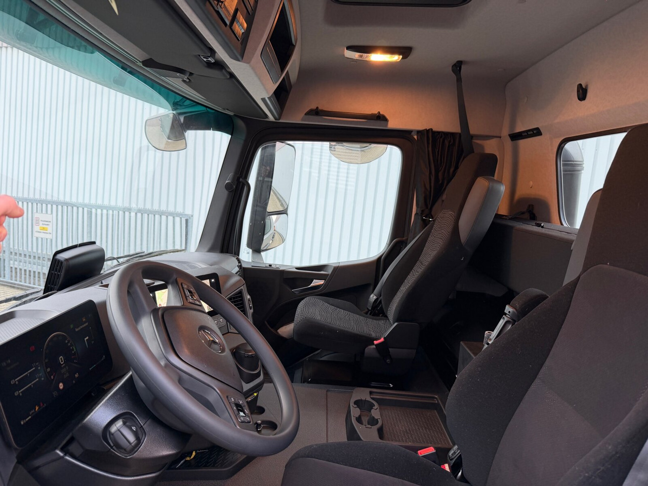 Mercedes-Benz Arocs 2542 L 6x2/4 Arocs 2542 L 6x2/4, Vorlauflenk-/liftachse, Navi, MultimediaCockpit - Camion şasiu: Foto 2 Mercedes-Benz Arocs 2542 L 6x2/4 Arocs 2542 L 6x2/4, Vorlauflenk-/liftachse, Navi, MultimediaCockpit - Camion şasiu: Foto 2