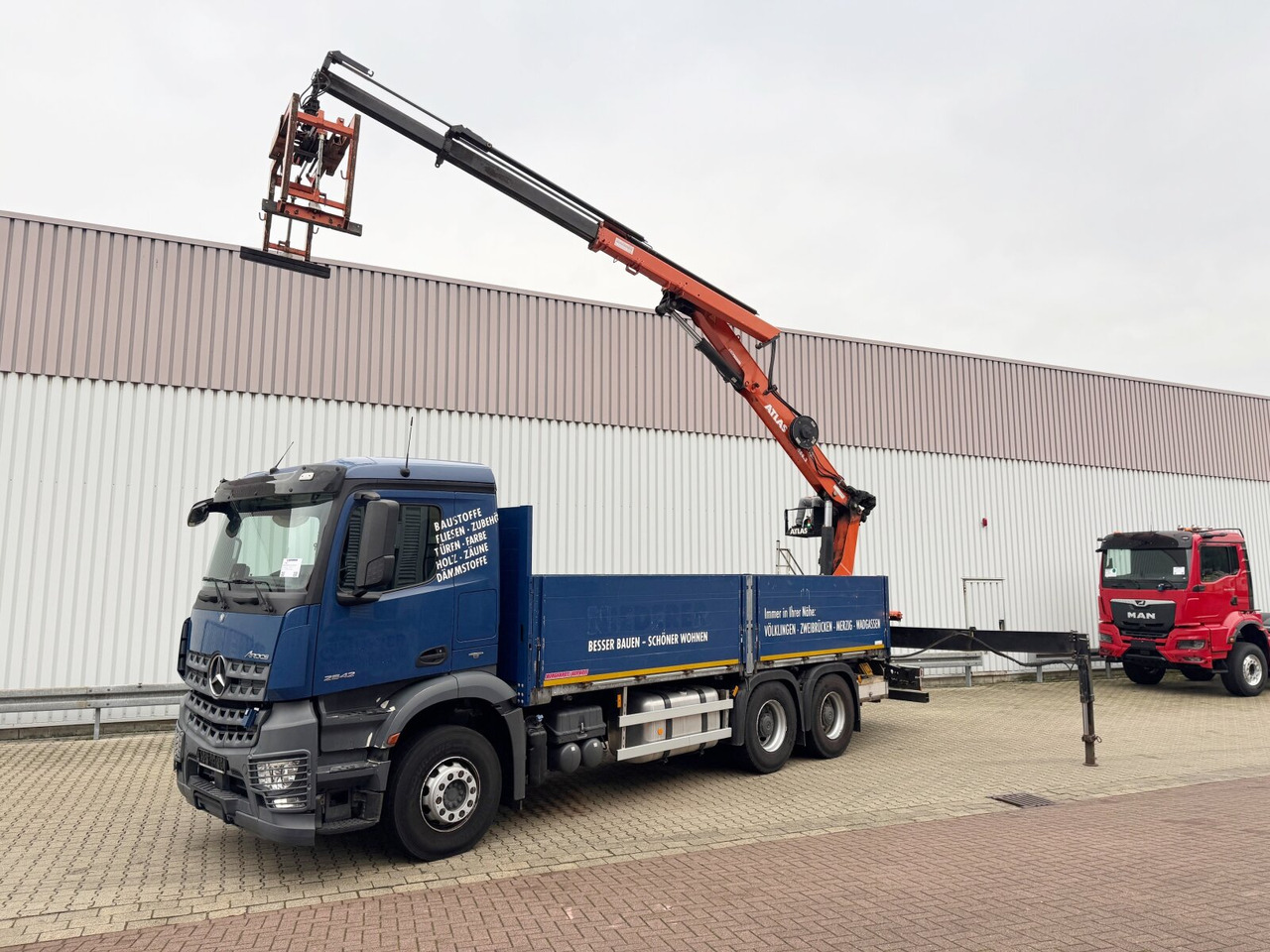 Mercedes-Benz Arocs 2642 6x4 Arocs 2642 6x4 mit Heckkran Atlas AK 186.3 V-2 - Camion cu macara, Camion platformă: Foto 1 Mercedes-Benz Arocs 2642 6x4 Arocs 2642 6x4 mit Heckkran Atlas AK 186.3 V-2 - Camion cu macara, Camion platformă: Foto 1