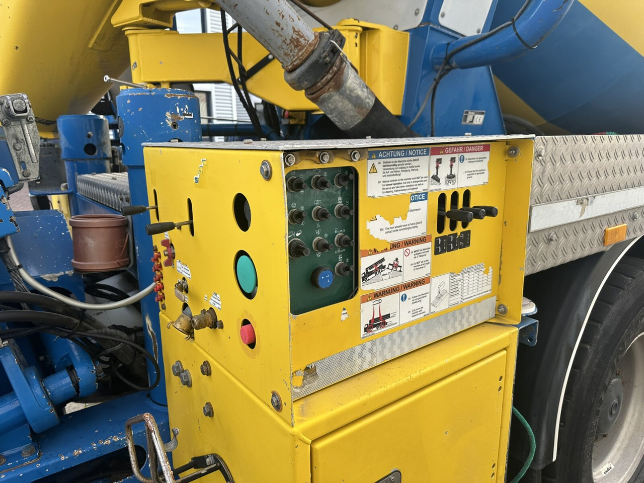 Mercedes-Benz Arocs 3246 B 8x4 Stetter Mischer 7m³, Pumpe 25m Arocs 3246 B 8x4 Stetter Mischer 7m³, Pumpe 25m - Autobetonieră: Foto 3 Mercedes-Benz Arocs 3246 B 8x4 Stetter Mischer 7m³, Pumpe 25m Arocs 3246 B 8x4 Stetter Mischer 7m³, Pumpe 25m - Autobetonieră: Foto 3