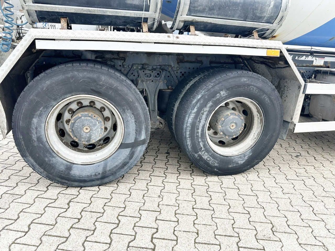 Mercedes-Benz Arocs 3251 LB 8x4/4 Arocs 3251 LB 8x4/4, Betonmischer Liebherr ca. 9m³ - Autobetonieră: Foto 3 Mercedes-Benz Arocs 3251 LB 8x4/4 Arocs 3251 LB 8x4/4, Betonmischer Liebherr ca. 9m³ - Autobetonieră: Foto 3