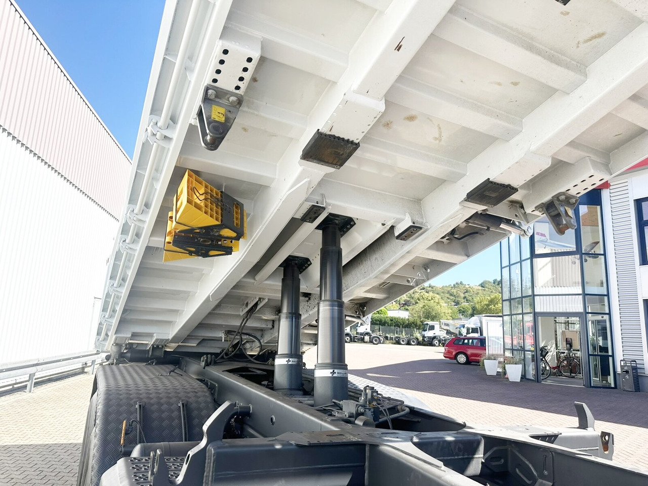 Camion basculantă Mercedes-Benz Arocs 4142 K 8x4/4 Arocs 4142/45 K 8x4/4, Meiller Bordmatik links: Foto 11