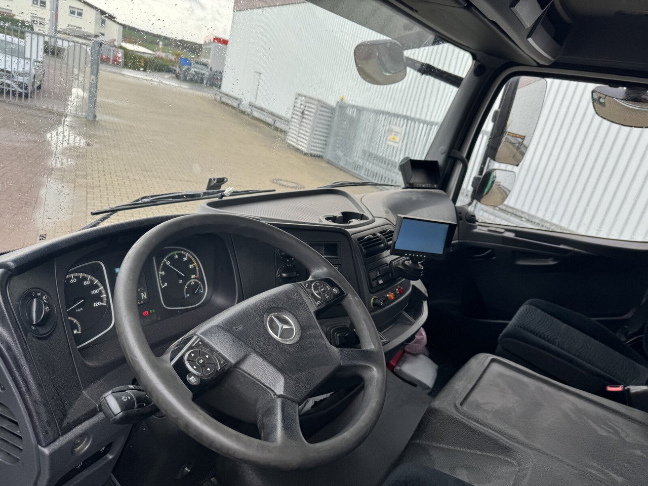 Mercedes-Benz Atego 1223 L 4x2 Atego 1223 L 4x2 mit Heckkran Atlas 88.3-A2L, Funk - Camion cu macara, Camion platformă: Foto 5 Mercedes-Benz Atego 1223 L 4x2 Atego 1223 L 4x2 mit Heckkran Atlas 88.3-A2L, Funk - Camion cu macara, Camion platformă: Foto 5