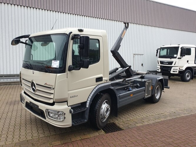 Mercedes-Benz Atego 1224 K 4x2 Atego 1224 K 4x2 - Camion cu cârlig: Foto 1 Mercedes-Benz Atego 1224 K 4x2 Atego 1224 K 4x2 - Camion cu cârlig: Foto 1