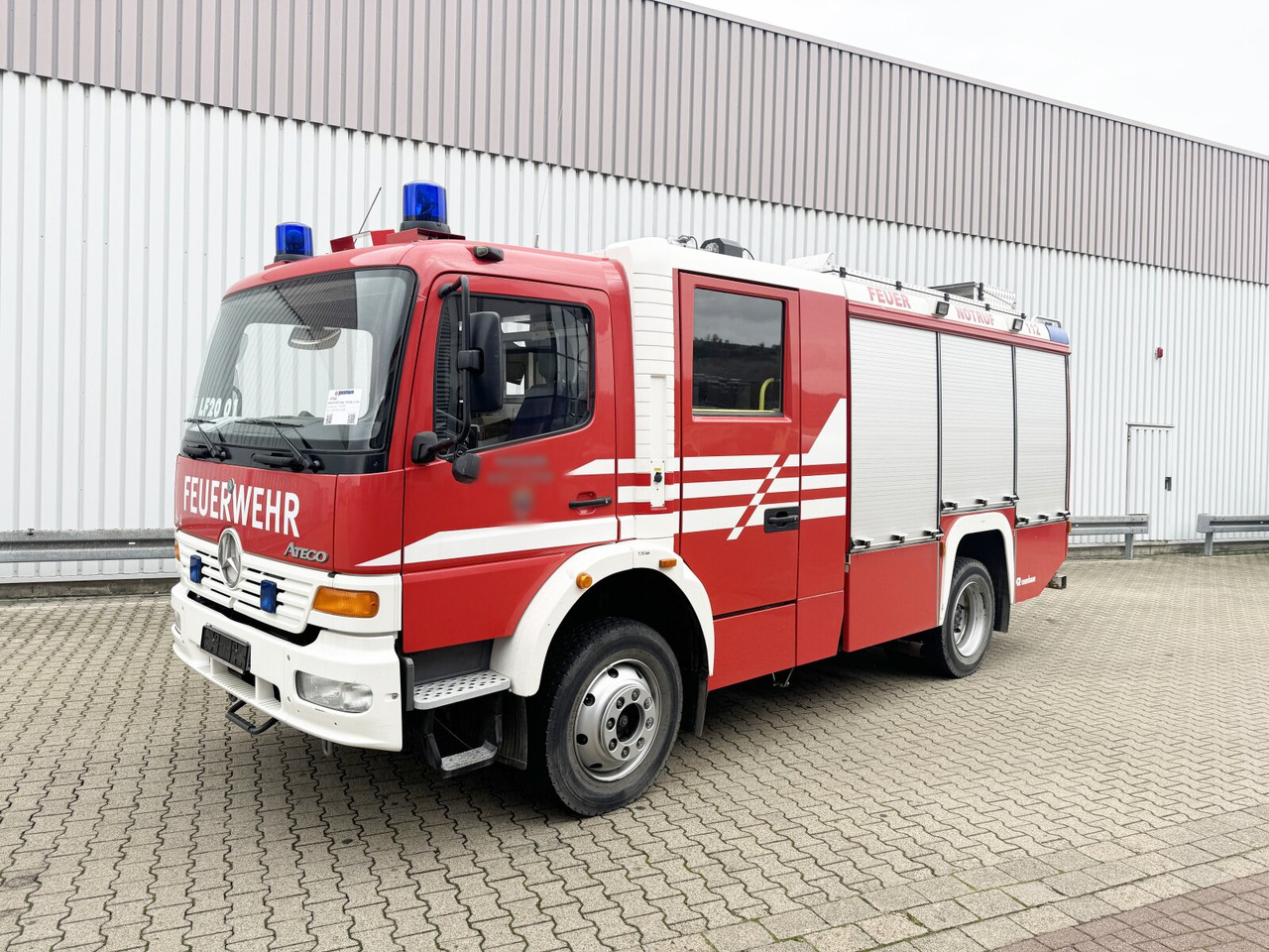 Mercedes-Benz Atego 1325 4x4, LF 16/12 Atego 1325 4x4, 8+1 Sitze, LF 16/12 - Ambulanță: Foto 1 Mercedes-Benz Atego 1325 4x4, LF 16/12 Atego 1325 4x4, 8+1 Sitze, LF 16/12 - Ambulanță: Foto 1