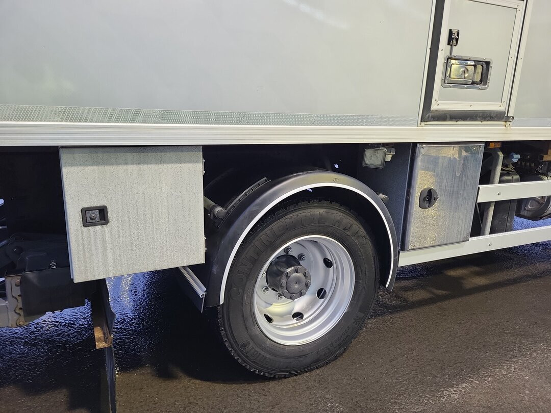 Mercedes-Benz Atego 1330 4x4 Atego 1330 4x4, Iso-Koffer mit Heizung und LBW - Camion furgon: Foto 5 Mercedes-Benz Atego 1330 4x4 Atego 1330 4x4, Iso-Koffer mit Heizung und LBW - Camion furgon: Foto 5