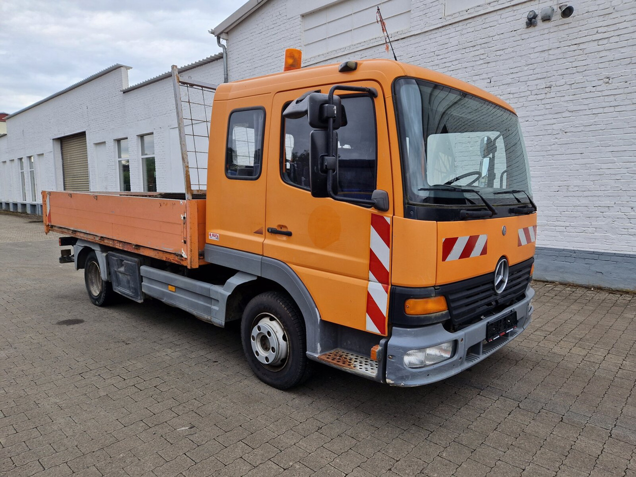 Mercedes-Benz Atego 815 4x2 Atego 815 4x2, 2x AHK - Camion platformă: Foto 1 Mercedes-Benz Atego 815 4x2 Atego 815 4x2, 2x AHK - Camion platformă: Foto 1