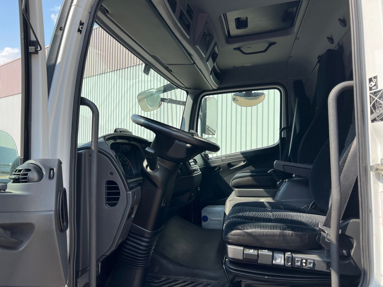 Mercedes-Benz Atego 818/23 L 4x2 Atego 818/23 L 4x2 mit Sörensen LBW - Camion cu prelată: Foto 3 Mercedes-Benz Atego 818/23 L 4x2 Atego 818/23 L 4x2 mit Sörensen LBW - Camion cu prelată: Foto 3