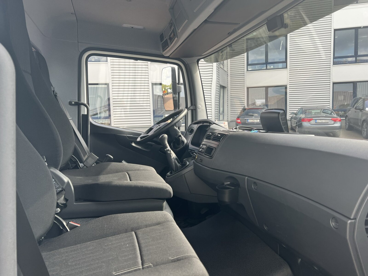 Mercedes-Benz Atego 818 K 4x2 Atego 818 K 4x2, 2x AHK, Meiller-Kipper, mehrfach Vorhanden! - Camion basculantă: Foto 5 Mercedes-Benz Atego 818 K 4x2 Atego 818 K 4x2, 2x AHK, Meiller-Kipper, mehrfach Vorhanden! - Camion basculantă: Foto 5
