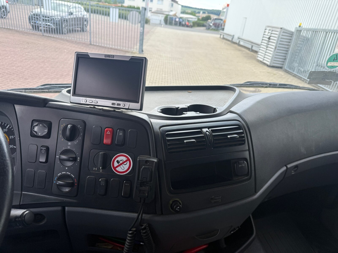 Mercedes-Benz Atego 818 L 4x2 Atego 818 L 4x2, Getränkekoffer, 2x AHK - Camion furgon: Foto 5 Mercedes-Benz Atego 818 L 4x2 Atego 818 L 4x2, Getränkekoffer, 2x AHK - Camion furgon: Foto 5