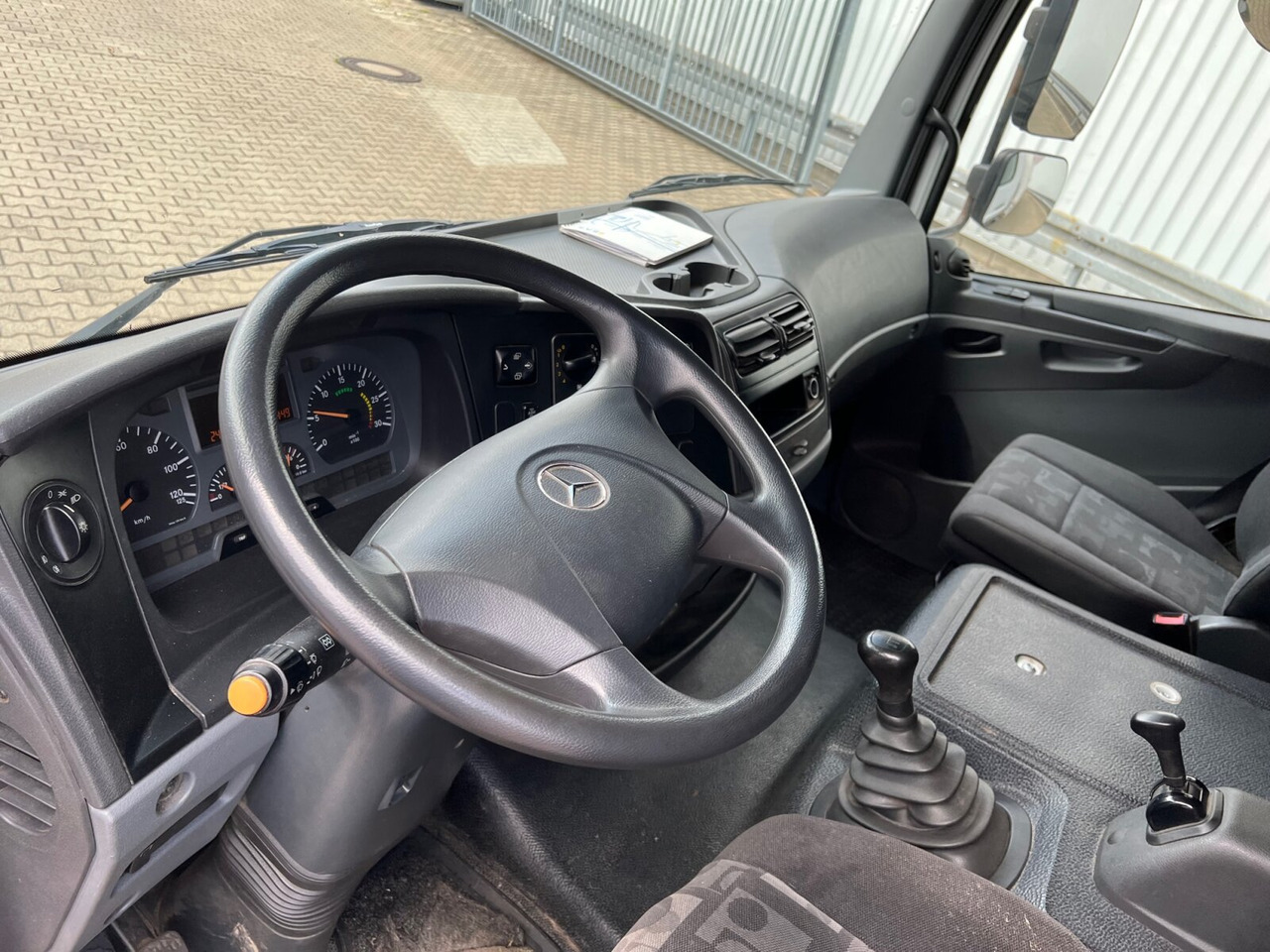 Mercedes-Benz Atego 818 L 4x2 Atego 818 L 4x2 mit LBW BÄR - Camion cu prelată: Foto 4 Mercedes-Benz Atego 818 L 4x2 Atego 818 L 4x2 mit LBW BÄR - Camion cu prelată: Foto 4