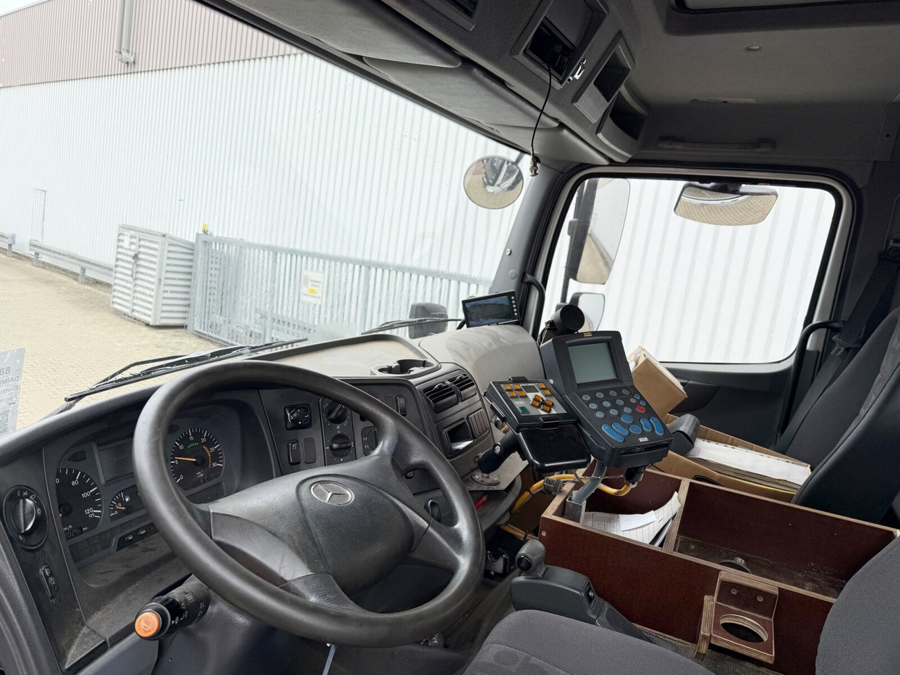 Mercedes-Benz Axor 1824 AK 4x4 Axor 1824 AK 4x4, Tele-Absetzer, Winterdienstausstattung - Camion container de gunoi: Foto 4 Mercedes-Benz Axor 1824 AK 4x4 Axor 1824 AK 4x4, Tele-Absetzer, Winterdienstausstattung - Camion container de gunoi: Foto 4