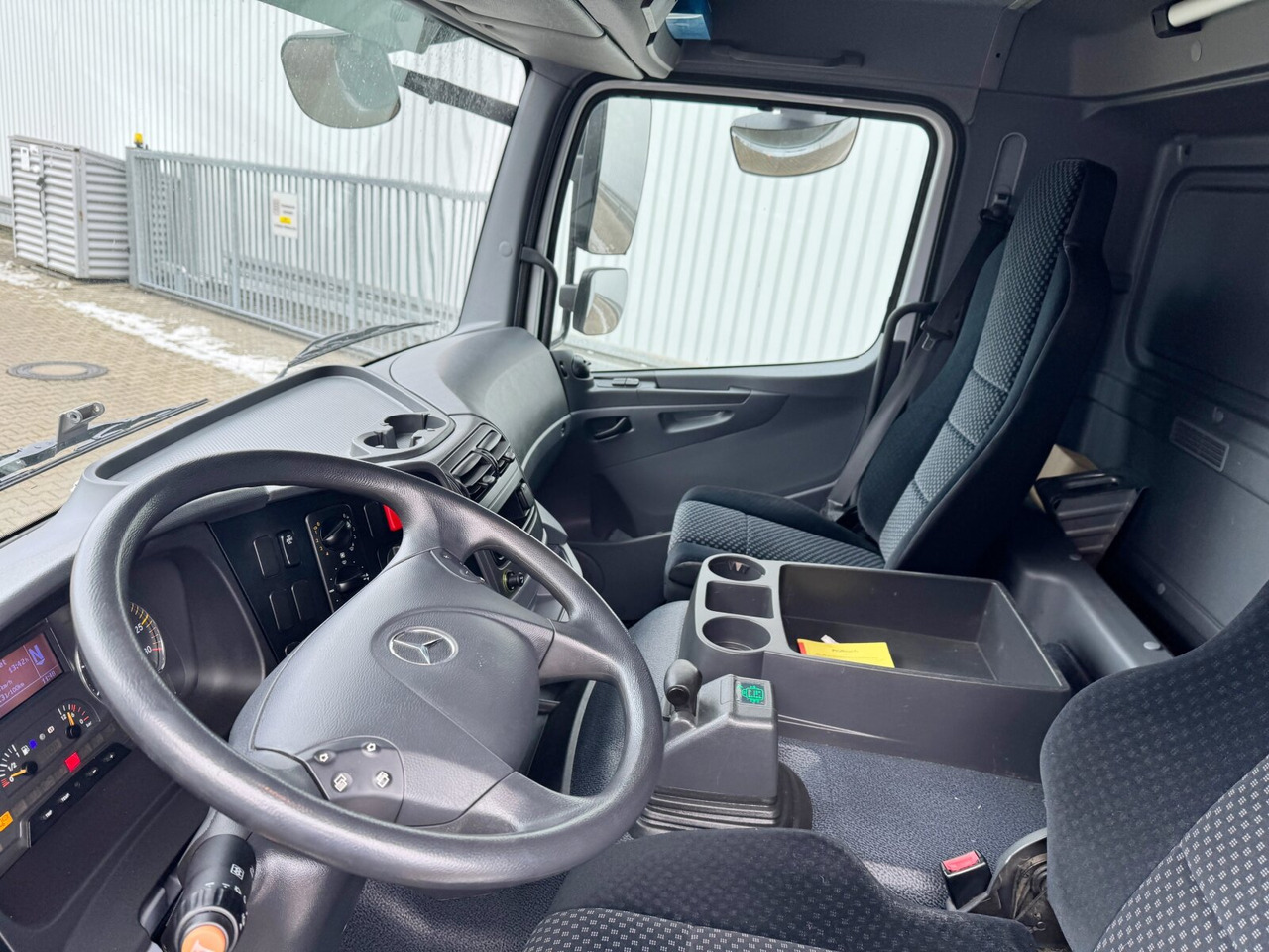 Mercedes-Benz Axor 1833 L 4x2 Axor 1833 L 4x2, Getränkekoffer - Camion furgon: Foto 3 Mercedes-Benz Axor 1833 L 4x2 Axor 1833 L 4x2, Getränkekoffer - Camion furgon: Foto 3