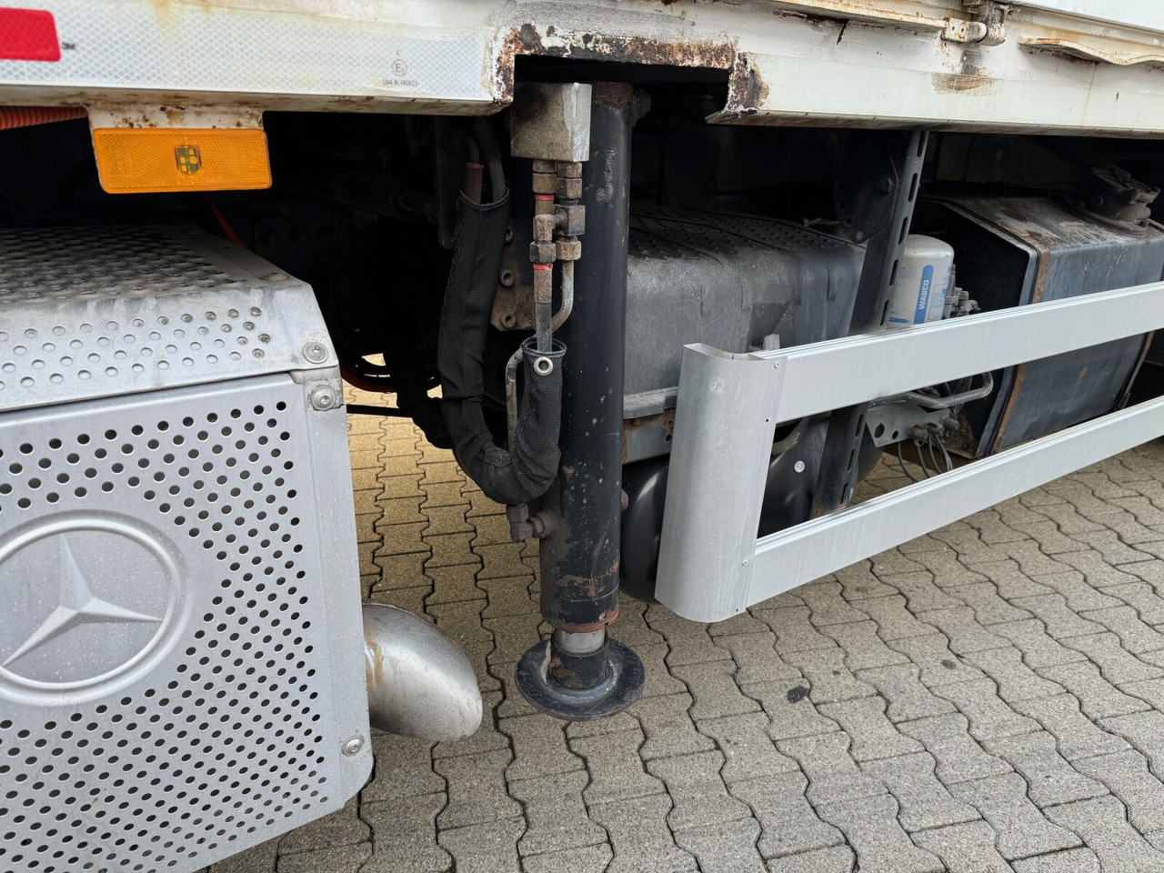 Mercedes-Benz Axor 2536/43 L 6x2 Axor 2536/43 L 6x2 mit Heckkran Palfinger PK 24502 F - Camion cu macara: Foto 5 Mercedes-Benz Axor 2536/43 L 6x2 Axor 2536/43 L 6x2 mit Heckkran Palfinger PK 24502 F - Camion cu macara: Foto 5