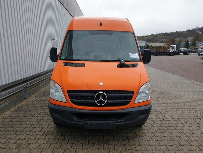 Dubă Mercedes-Benz Sprinter 313 KA 4x2 Sprinter 313 KA 4x2: Foto 12 Dubă Mercedes-Benz Sprinter 313 KA 4x2 Sprinter 313 KA 4x2: Foto 12