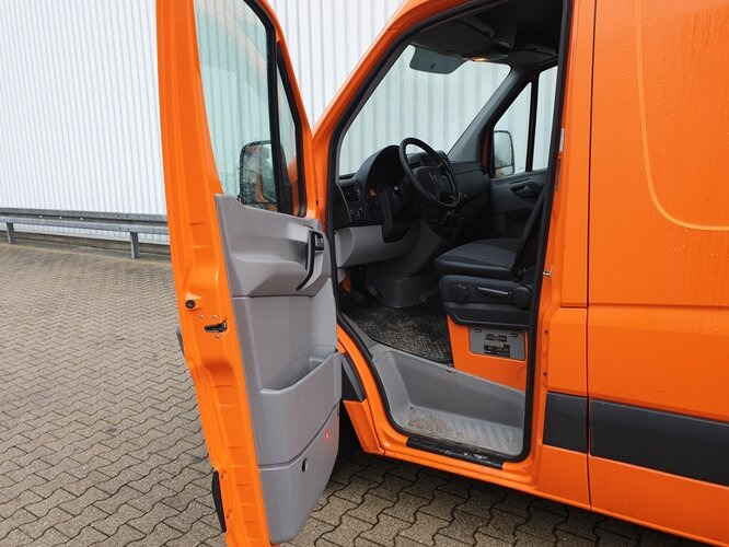 Dubă Mercedes-Benz Sprinter 313 KA 4x2 Sprinter 313 KA 4x2: Foto 13 Dubă Mercedes-Benz Sprinter 313 KA 4x2 Sprinter 313 KA 4x2: Foto 13