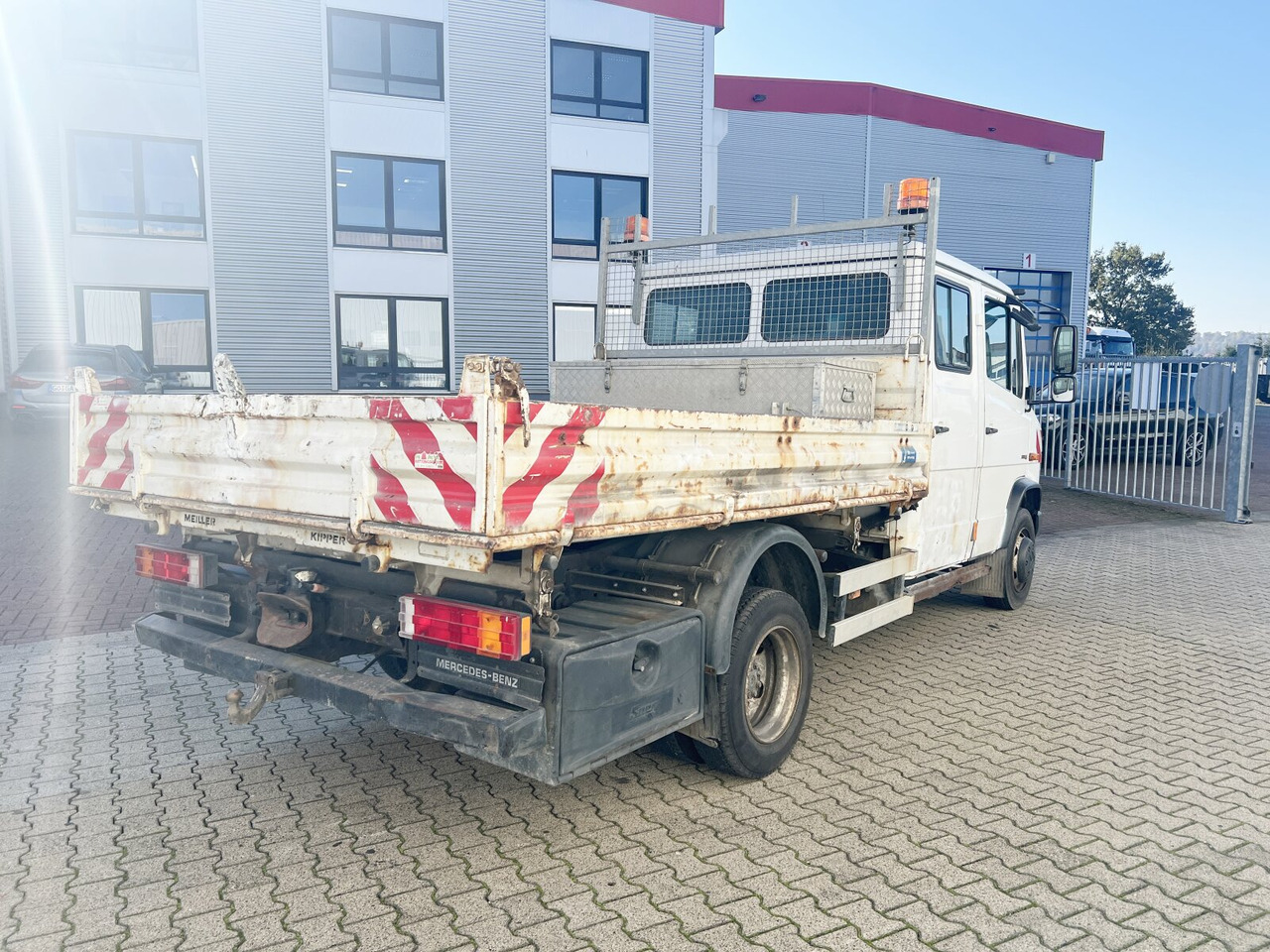 Mercedes-Benz Vario 816 D 4x2 Doka Vario 816 D 4x2 Doka, 2x AHK, Meiller Kipper - Camion basculantă: Foto 3 Mercedes-Benz Vario 816 D 4x2 Doka Vario 816 D 4x2 Doka, 2x AHK, Meiller Kipper - Camion basculantă: Foto 3