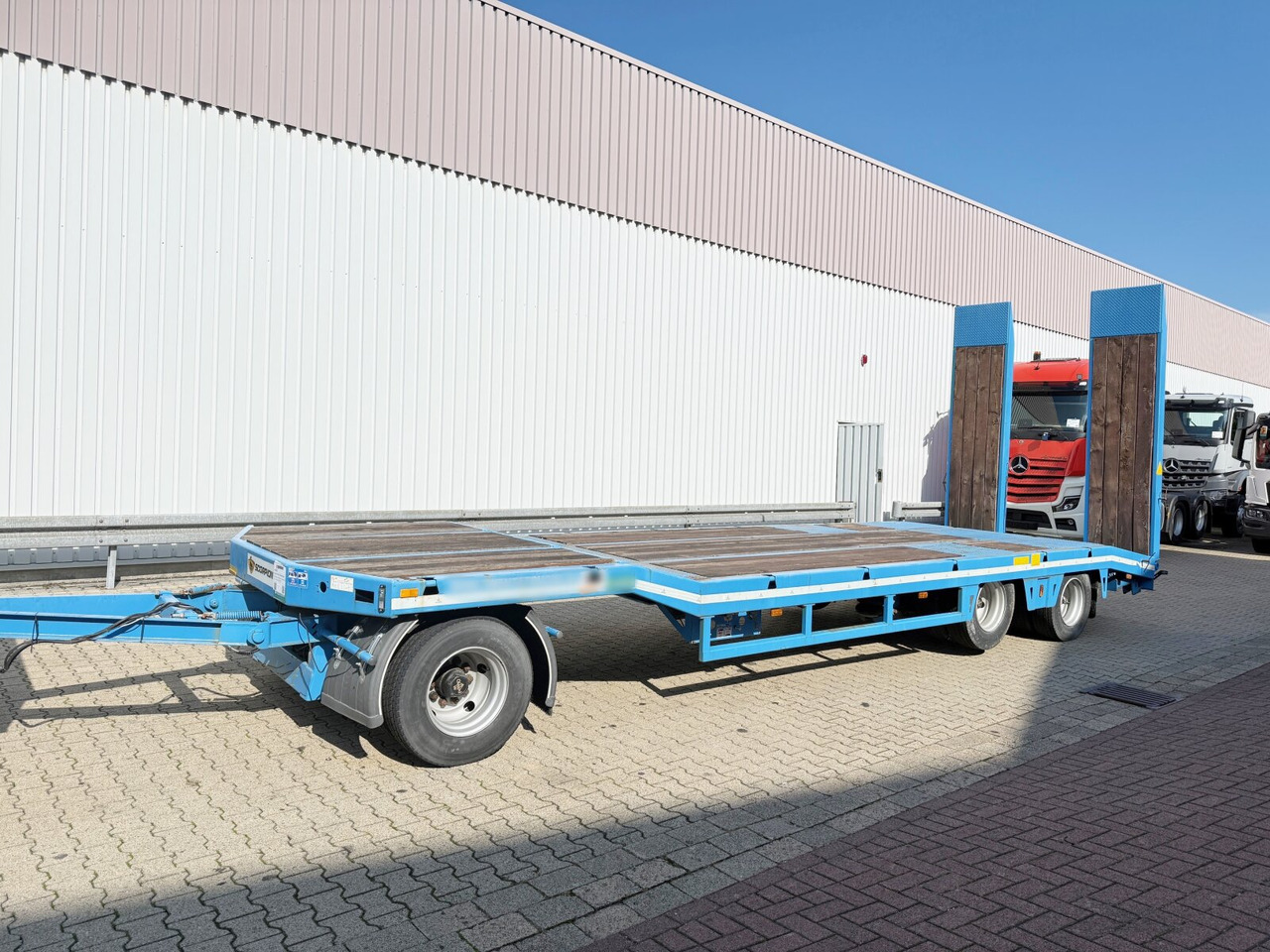 Scorpion 3-Achs Tiefladeanhänger Scorpion 3-Achs Tiefladeanhänger, Liftachse, pneumatische Auffahrrampen - Remorcă transport agabaritic: Foto 1 Scorpion 3-Achs Tiefladeanhänger Scorpion 3-Achs Tiefladeanhänger, Liftachse, pneumatische Auffahrrampen - Remorcă transport agabaritic: Foto 1