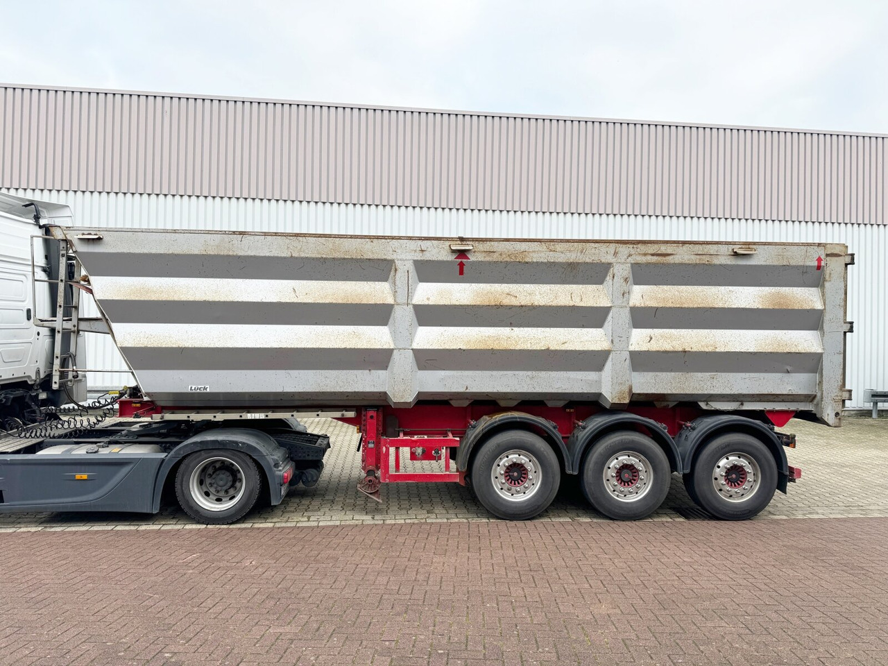 Lück SKF 35 LÜCK SKF 35, Stahlmulde ca. 37m³, Liftachse - Semiremorcă: Foto 4 Lück SKF 35 LÜCK SKF 35, Stahlmulde ca. 37m³, Liftachse - Semiremorcă: Foto 4