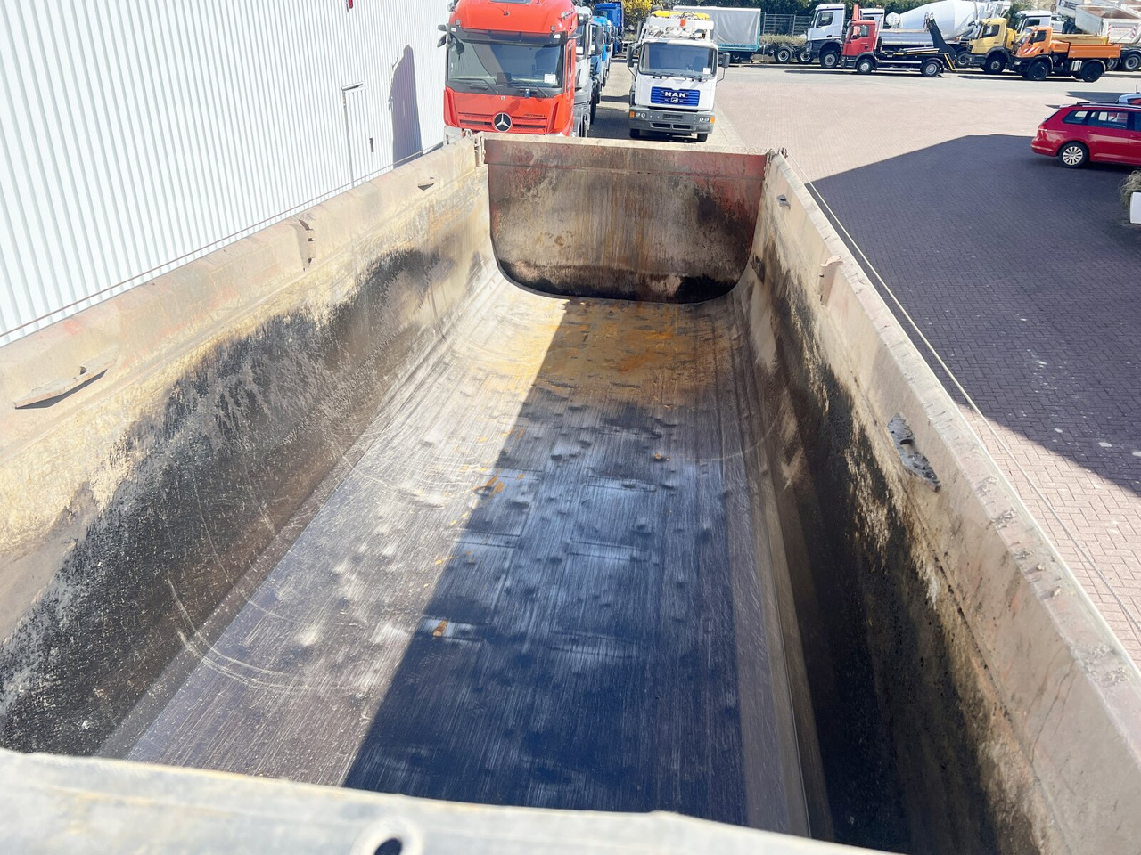 Schmitz Cargobull SKI 24 SL 7.2 SKI 24 SL 7.2, Thermo-Stahlmulde ca. 24m³, Liftachse, E-Verdeck - Semiremorcă: Foto 4 Schmitz Cargobull SKI 24 SL 7.2 SKI 24 SL 7.2, Thermo-Stahlmulde ca. 24m³, Liftachse, E-Verdeck - Semiremorcă: Foto 4