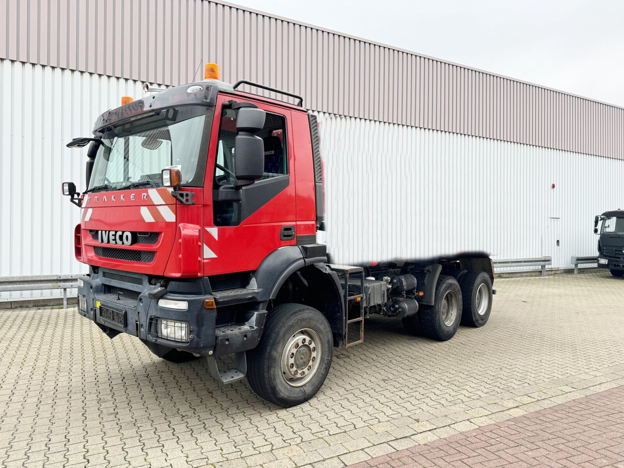 Trakker AD260T45W 6x6 Trakker AD260T45W 6x6 - Camion şasiu: Foto 1 Trakker AD260T45W 6x6 Trakker AD260T45W 6x6 - Camion şasiu: Foto 1