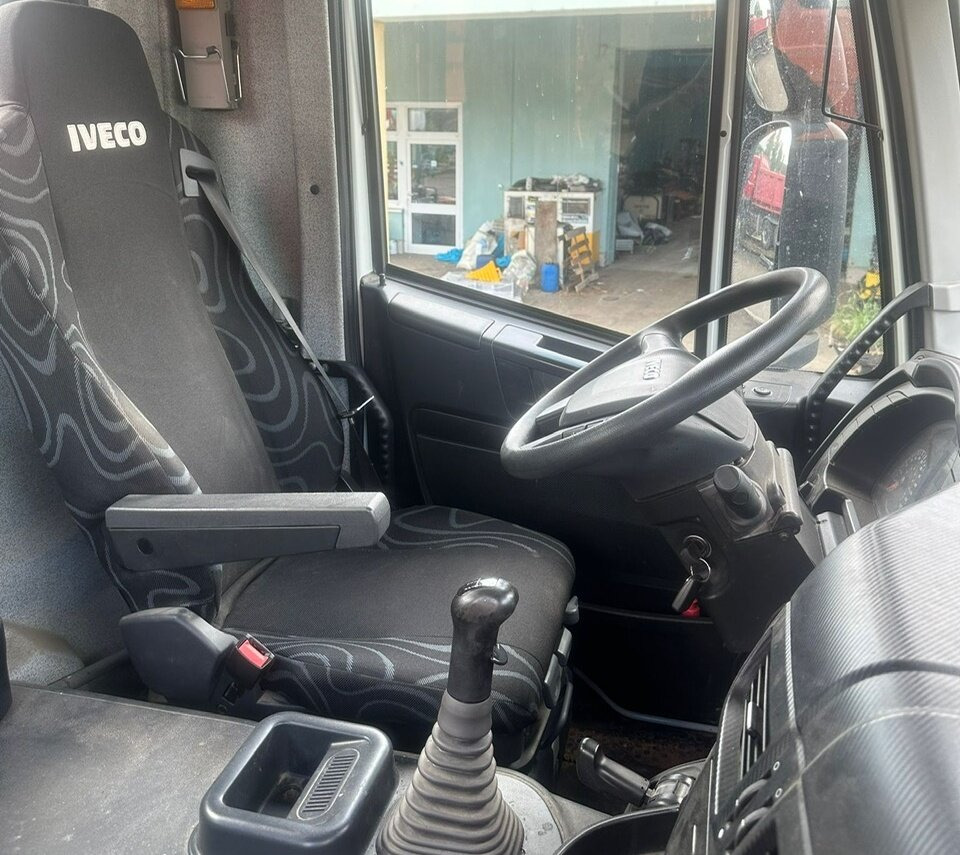 Trakker AD340T41B 8x4 Trakker AD340T41B 8x4, Betonmischer Stetter ca. 9m³ - Autobetonieră: Foto 3 Trakker AD340T41B 8x4 Trakker AD340T41B 8x4, Betonmischer Stetter ca. 9m³ - Autobetonieră: Foto 3