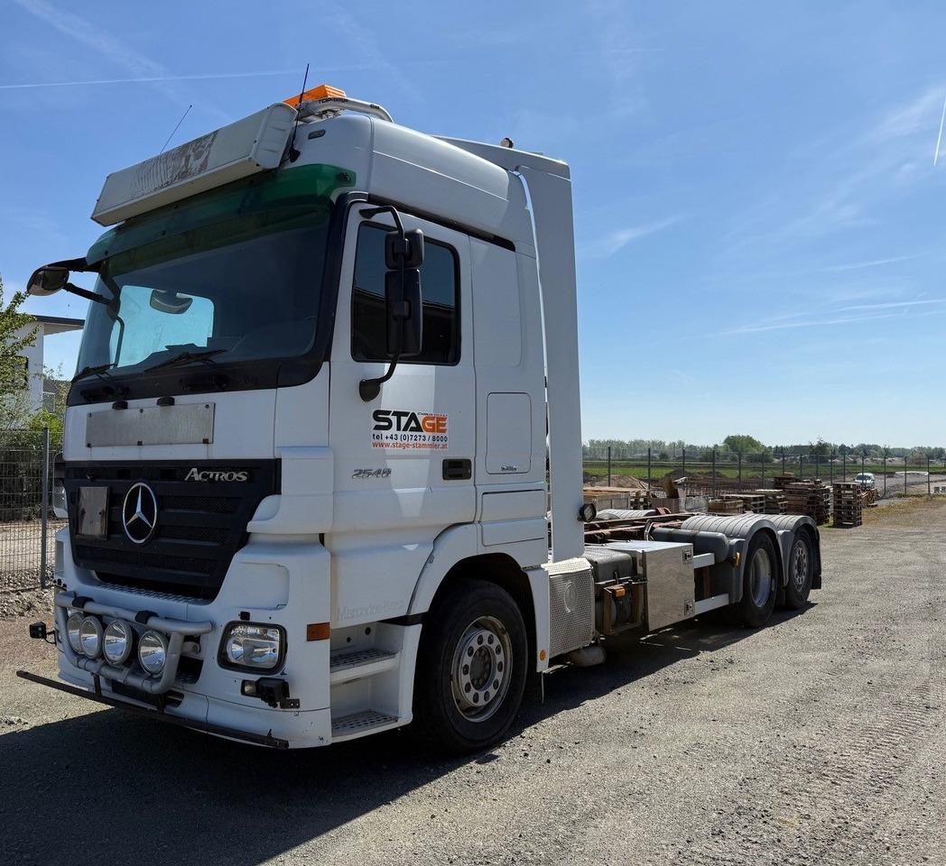MERCEDES-BENZ Actros 2548L - Camion şasiu: Foto 2 MERCEDES-BENZ Actros 2548L - Camion şasiu: Foto 2