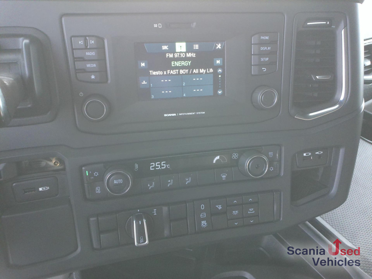 SCANIA R 410 A4x2NA 2 Tanks Standklima ALU TOP!!! - Cap tractor: Foto 3 SCANIA R 410 A4x2NA 2 Tanks Standklima ALU TOP!!! - Cap tractor: Foto 3