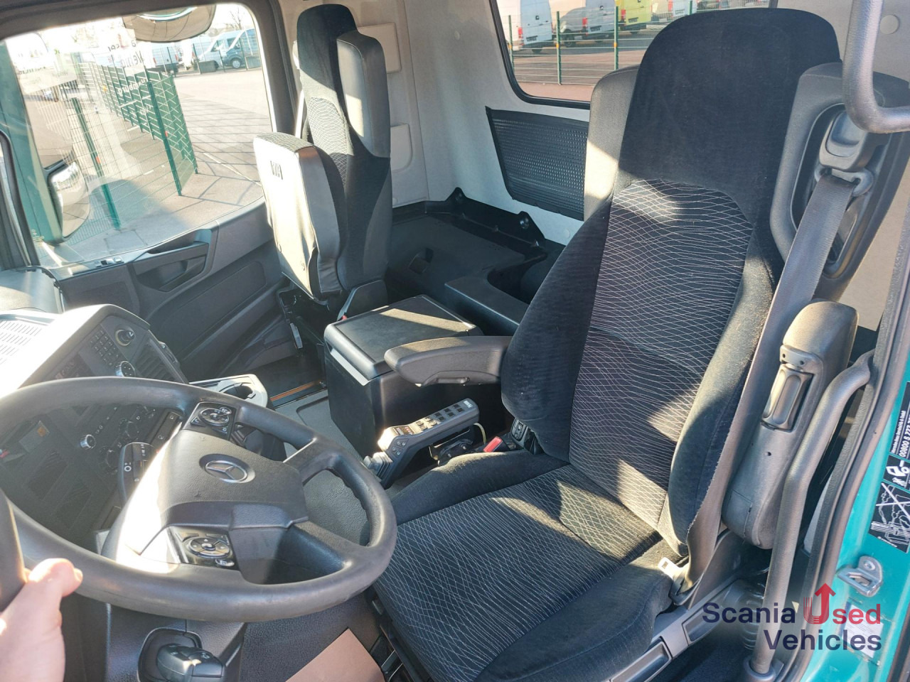 MERCEDES-BENZ Arocs 4142K Abroll Kipper HIAB XR26S51 / AP-Achsen - Camion basculantă: Foto 2 MERCEDES-BENZ Arocs 4142K Abroll Kipper HIAB XR26S51 / AP-Achsen - Camion basculantă: Foto 2