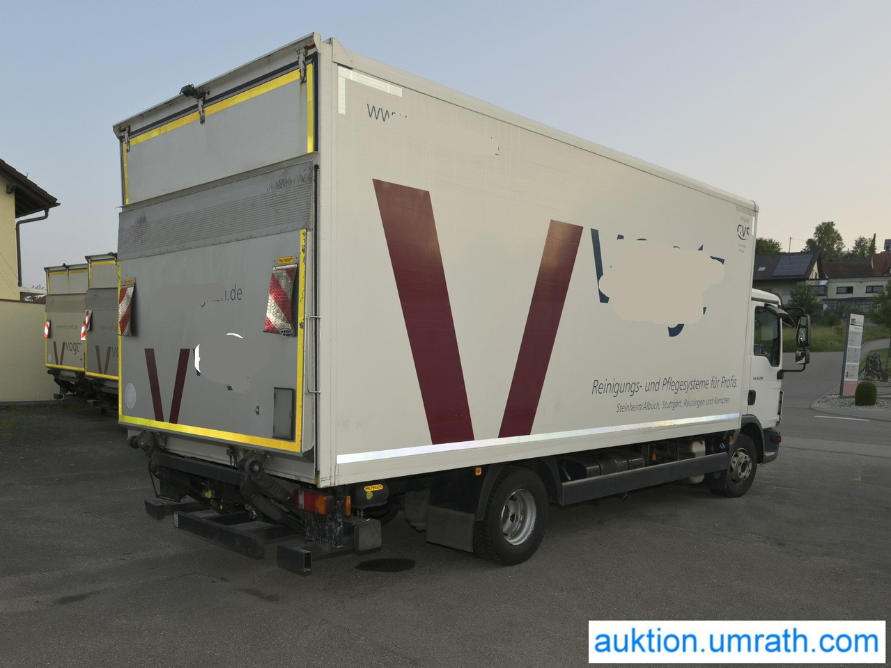 MAN (V182) TGL 12.250 4x2 L/BL Koffer Ladebordwand Klimaautomatik NAVI Luftfederung Automatikgetriebe EURO 6 - Camion furgon: Foto 5 MAN (V182) TGL 12.250 4x2 L/BL Koffer Ladebordwand Klimaautomatik NAVI Luftfederung Automatikgetriebe EURO 6 - Camion furgon: Foto 5
