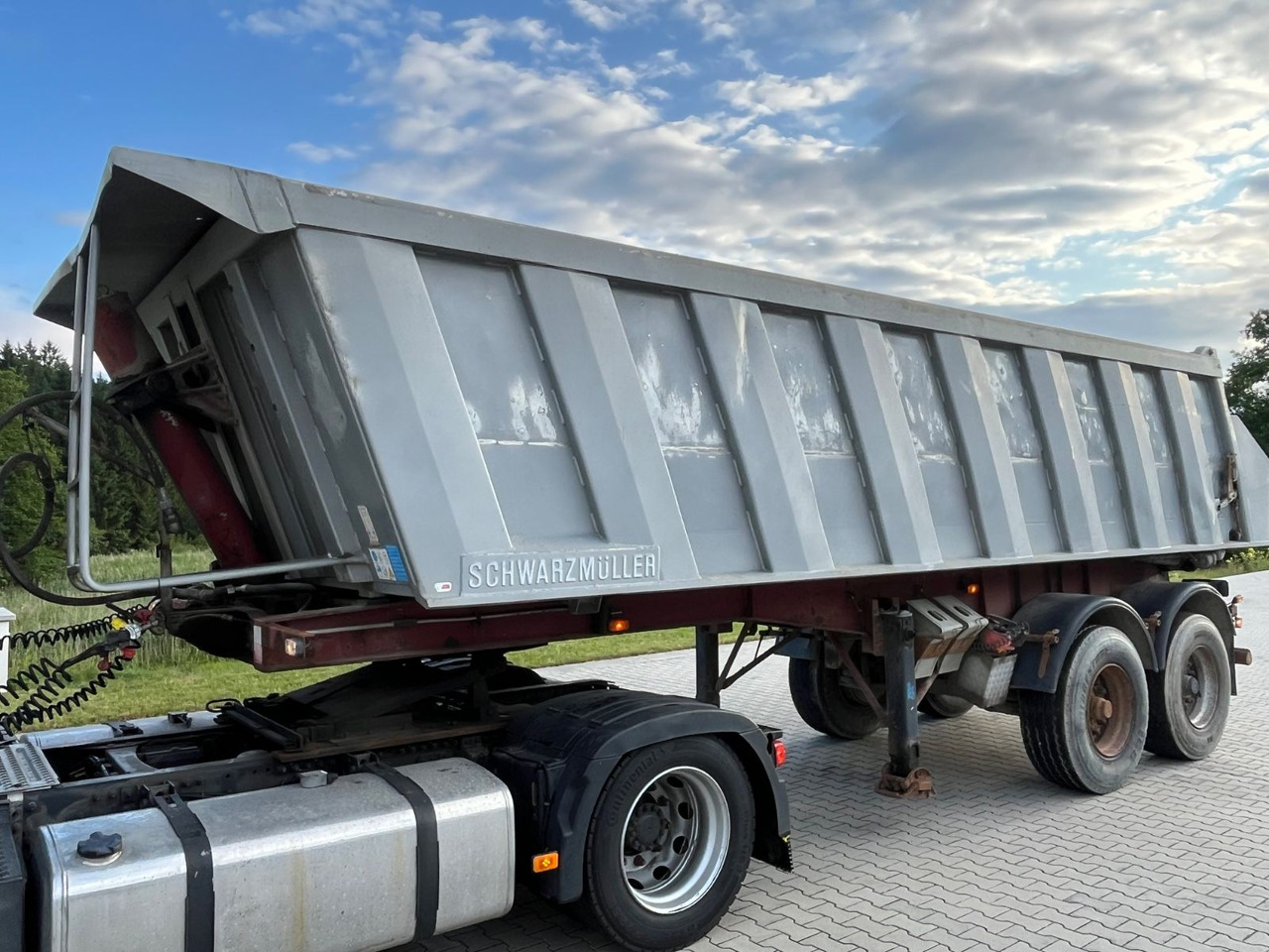 Schwarzmüller 2 Achs Alu Kippmulde Trommelbremse - Semiremorcă basculantă: Foto 2 Schwarzmüller 2 Achs Alu Kippmulde Trommelbremse - Semiremorcă basculantă: Foto 2