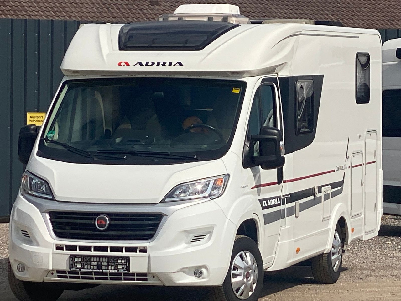 Adria Compact SL - Autorulotă semi-integrată: Foto 4 Adria Compact SL - Autorulotă semi-integrată: Foto 4