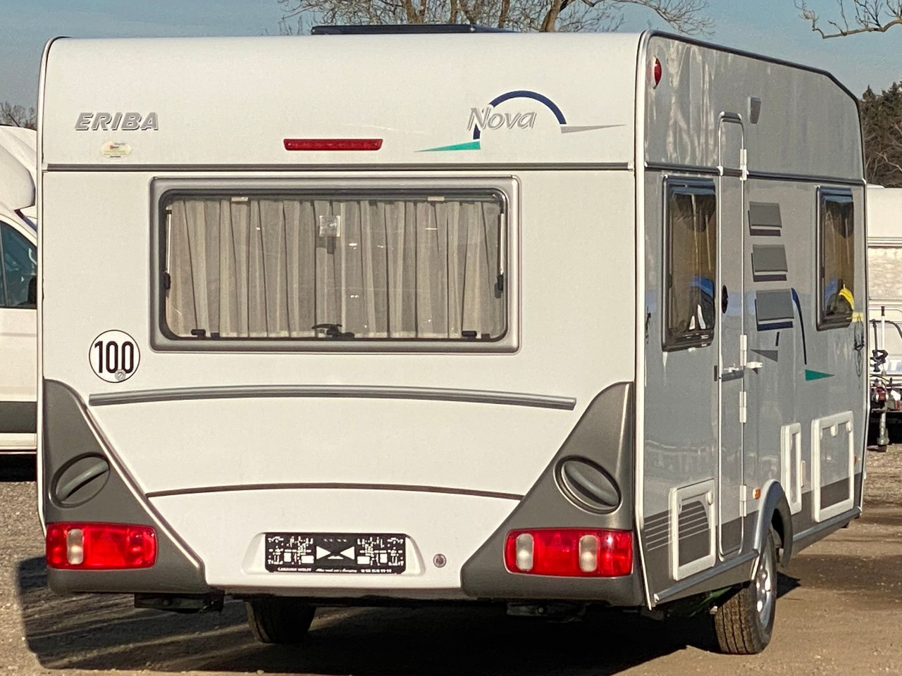 HYMER / ERIBA / HYMERCAR Nova 530 Swing mit Längsbetten und Moser, top Zu - Rulotă: Foto 4 HYMER / ERIBA / HYMERCAR Nova 530 Swing mit Längsbetten und Moser, top Zu - Rulotă: Foto 4