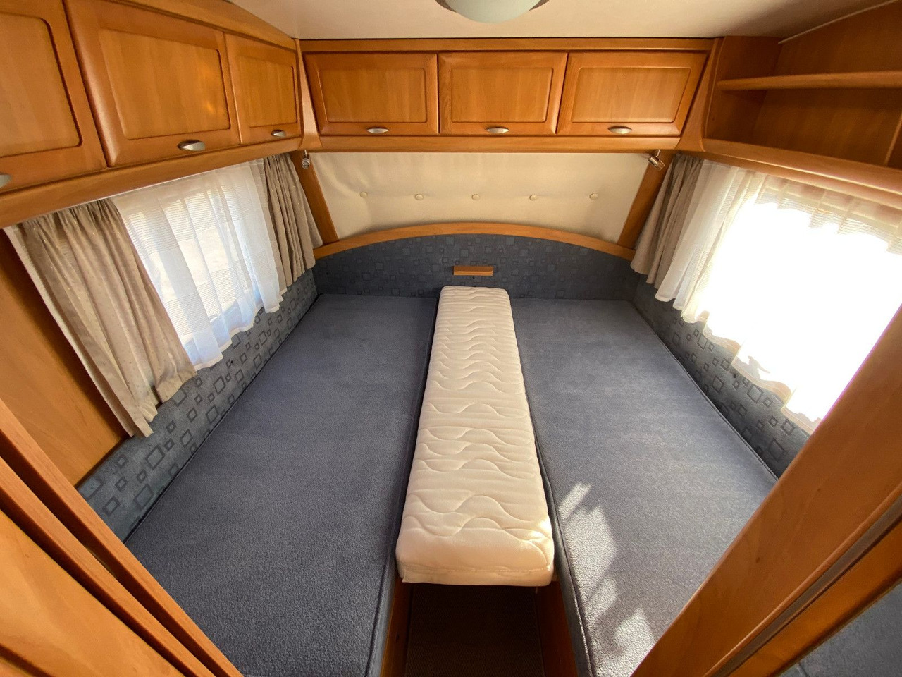 Rulotă HYMER / ERIBA / HYMERCAR Nova 530 Swing mit Längsbetten und Moser, top Zu: Foto 11 Rulotă HYMER / ERIBA / HYMERCAR Nova 530 Swing mit Längsbetten und Moser, top Zu: Foto 11