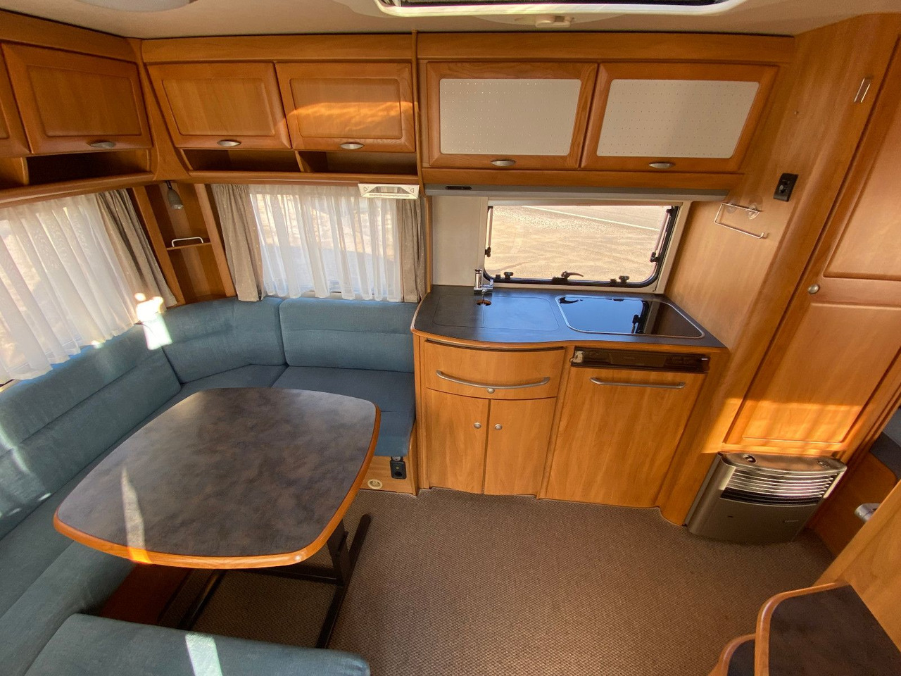 Rulotă HYMER / ERIBA / HYMERCAR Nova 530 Swing mit Längsbetten und Moser, top Zu: Foto 15 Rulotă HYMER / ERIBA / HYMERCAR Nova 530 Swing mit Längsbetten und Moser, top Zu: Foto 15