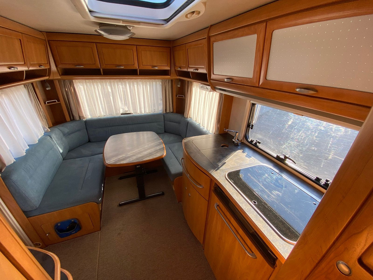 Rulotă HYMER / ERIBA / HYMERCAR Nova 530 Swing mit Längsbetten und Moser, top Zu: Foto 18 Rulotă HYMER / ERIBA / HYMERCAR Nova 530 Swing mit Längsbetten und Moser, top Zu: Foto 18