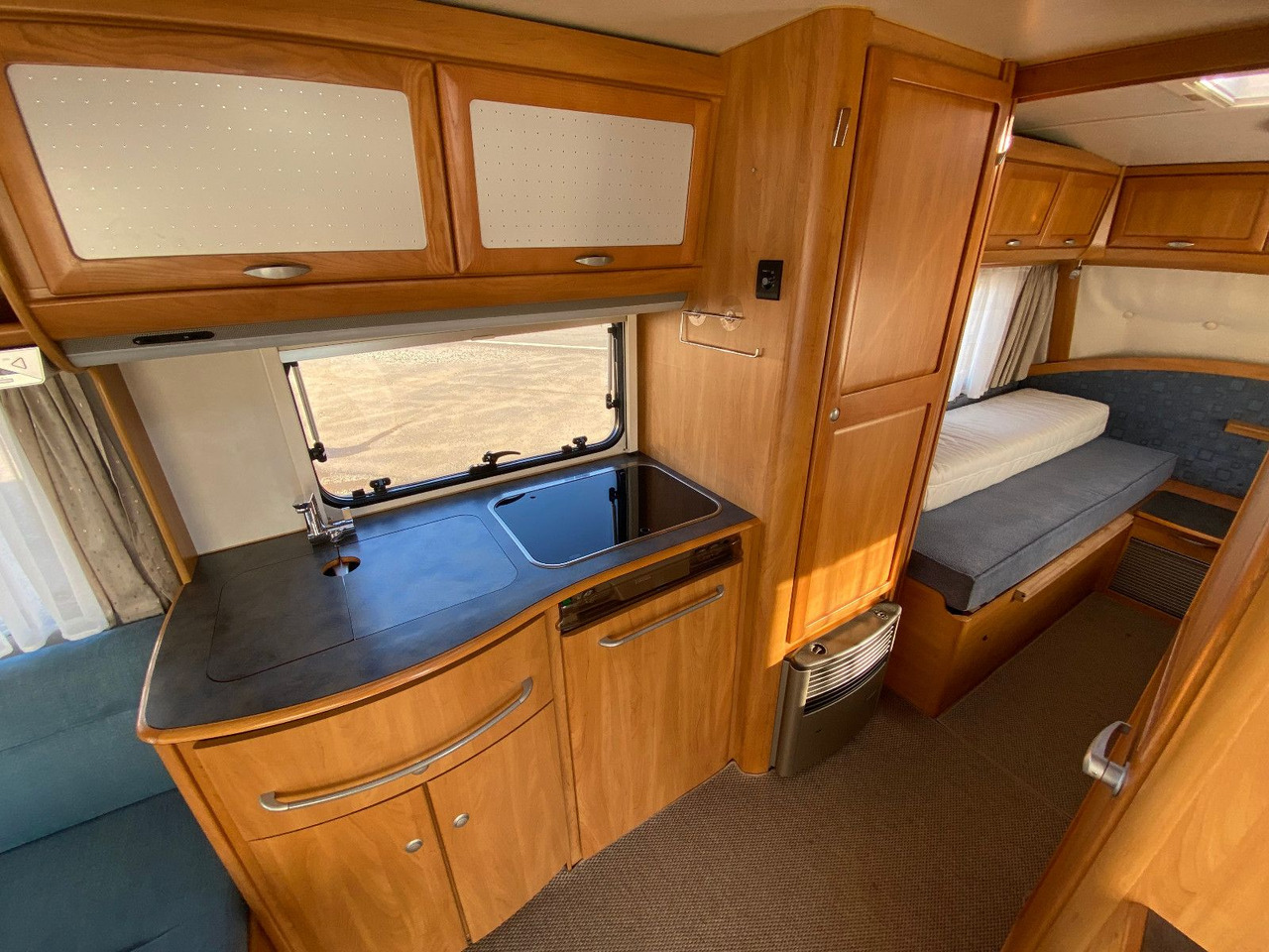 Rulotă HYMER / ERIBA / HYMERCAR Nova 530 Swing mit Längsbetten und Moser, top Zu: Foto 16 Rulotă HYMER / ERIBA / HYMERCAR Nova 530 Swing mit Längsbetten und Moser, top Zu: Foto 16