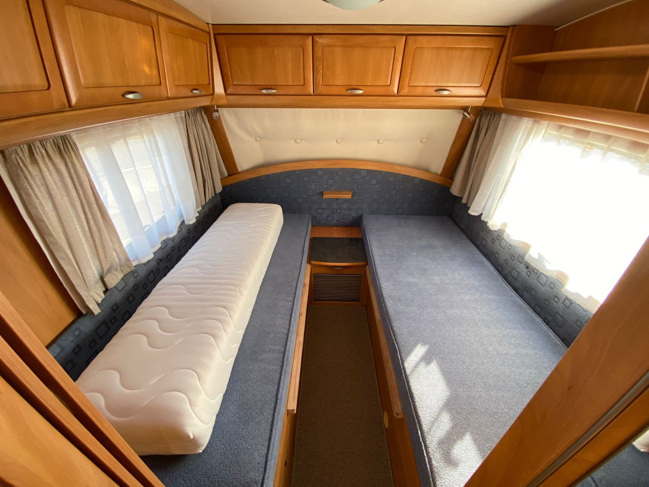 Rulotă HYMER / ERIBA / HYMERCAR Nova 530 Swing mit Längsbetten und Moser, top Zu: Foto 10 Rulotă HYMER / ERIBA / HYMERCAR Nova 530 Swing mit Längsbetten und Moser, top Zu: Foto 10