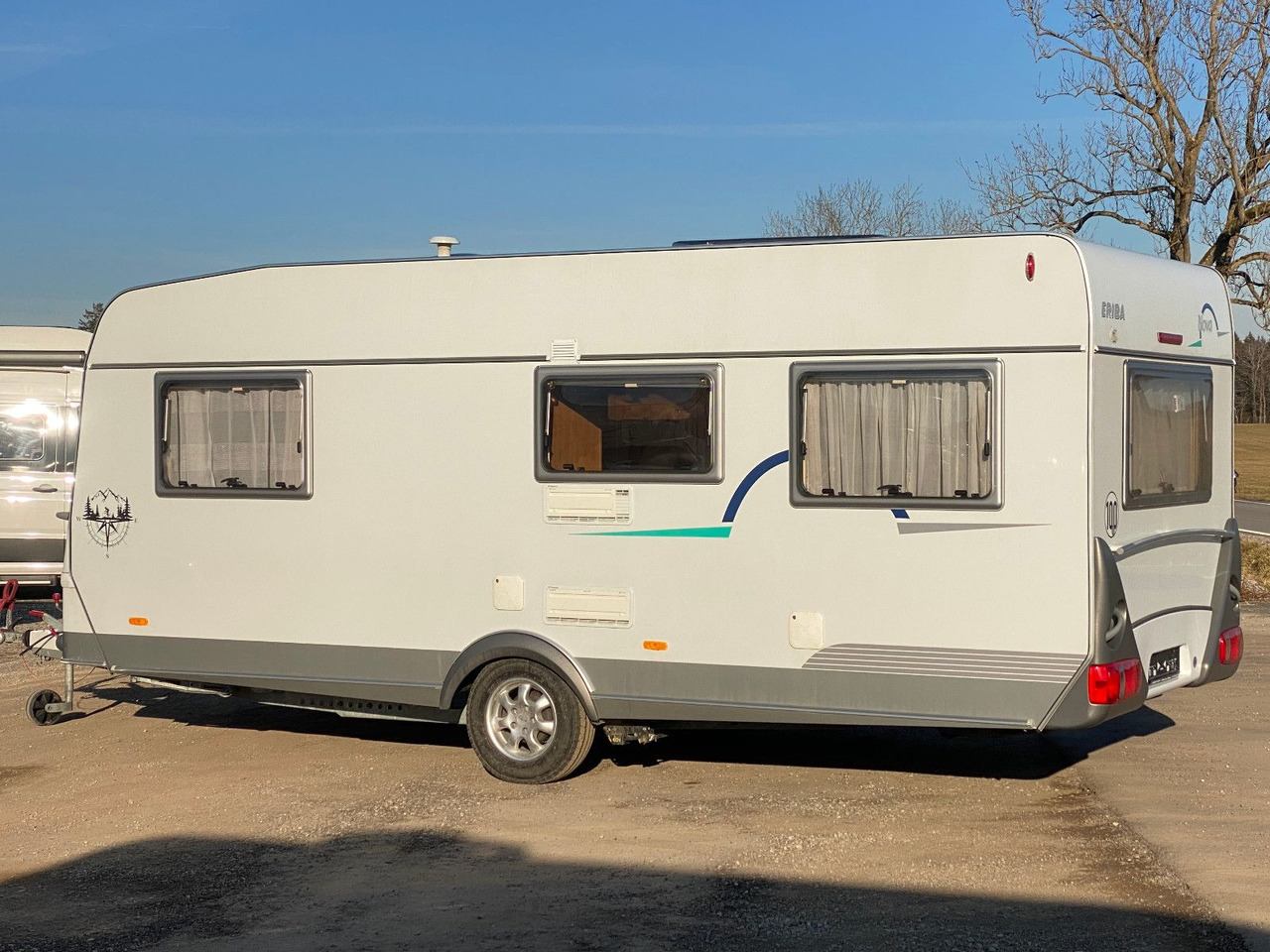 Rulotă HYMER / ERIBA / HYMERCAR Nova 530 Swing mit Längsbetten und Moser, top Zu: Foto 8 Rulotă HYMER / ERIBA / HYMERCAR Nova 530 Swing mit Längsbetten und Moser, top Zu: Foto 8