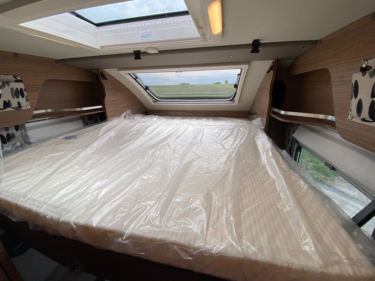 Autorulotă semi-integrată Knaus Tourer Van 500 LT, slide Bett, 4 P. Zulassung: Foto 11