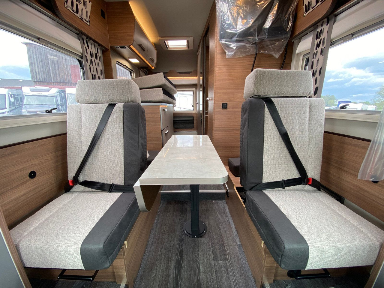 Autorulotă semi-integrată Knaus Tourer Van 500 LT, slide Bett, 4 P. Zulassung: Foto 9