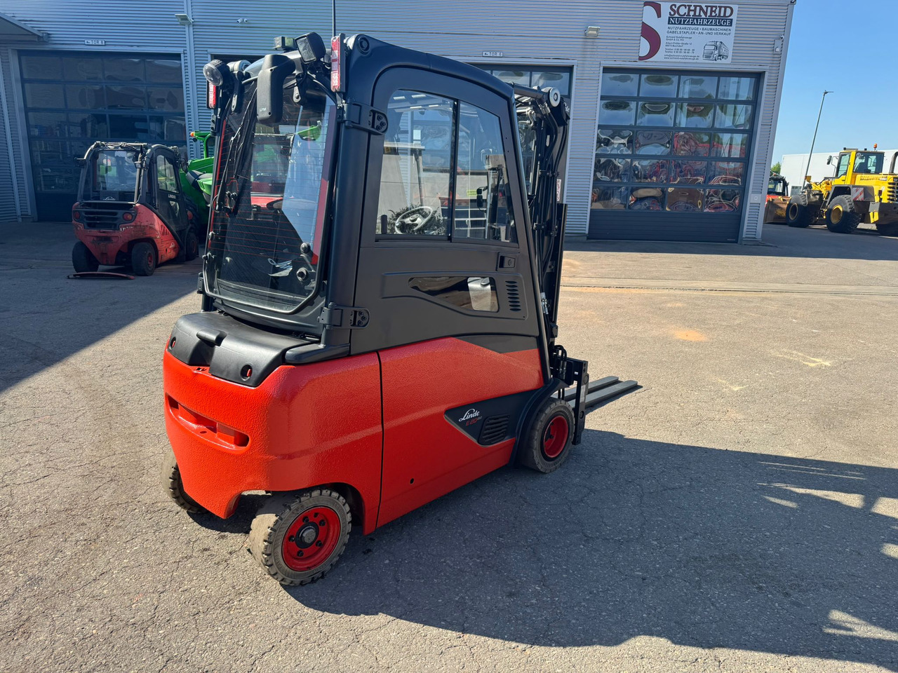 LINDE E20PHL-02 Elektro Triplex Kabine Heizung integriertes Ladegerät - Electrostivuitor: Foto 3 LINDE E20PHL-02 Elektro Triplex Kabine Heizung integriertes Ladegerät - Electrostivuitor: Foto 3